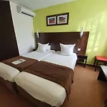 Enzo By Kyriad Direct Hotel Cannes-Ecluse