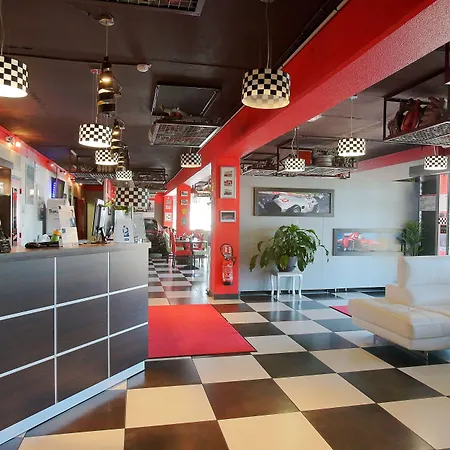 Enzo By Kyriad Direct Hotel 3*
