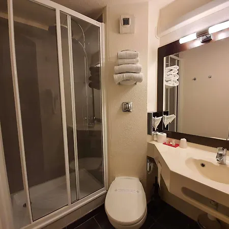 Hotel Enzo Cannes-écluse By Kyriad Direct 3*