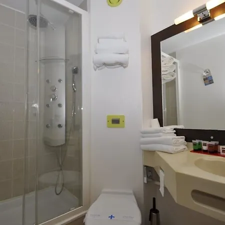 Enzo By Kyriad Direct Hotel Cannes-Écluse