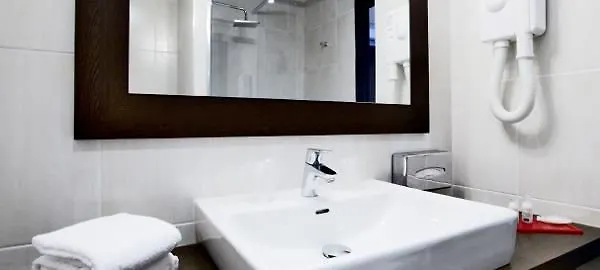 Enzo By Kyriad Direct Hotel 3*