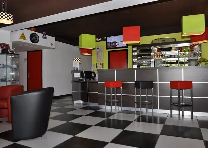 Enzo By Kyriad Direct 3*