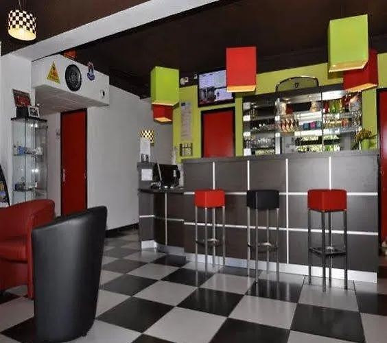 Enzo By Kyriad Direct 3* Cannes-Écluse