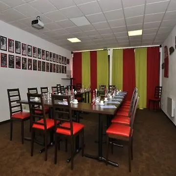 Enzo By Kyriad Direct Hotel 3*